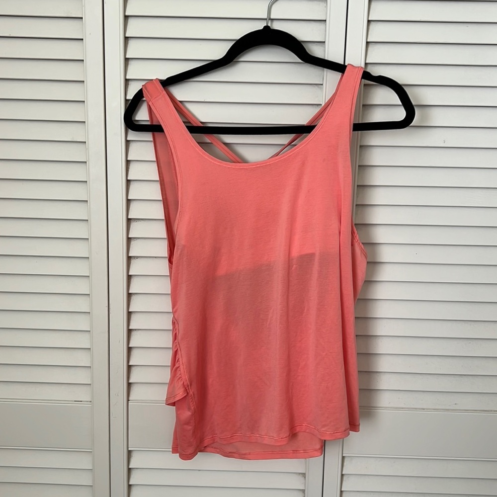 Lululemon workout top with built in bra